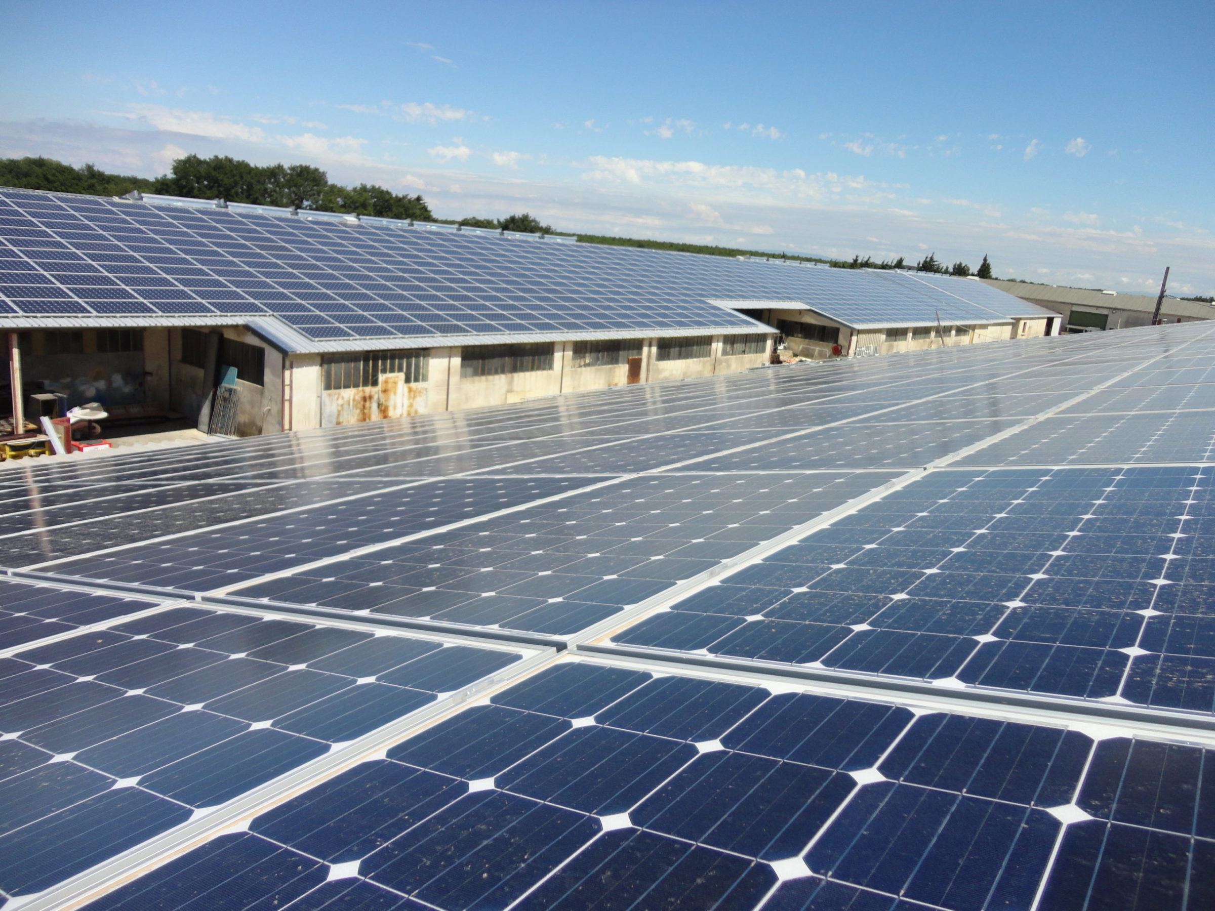 Hangar solaire mise en place pour les industrielles
