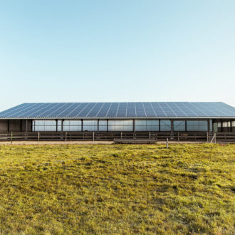 Hangars avec une centrale solaire